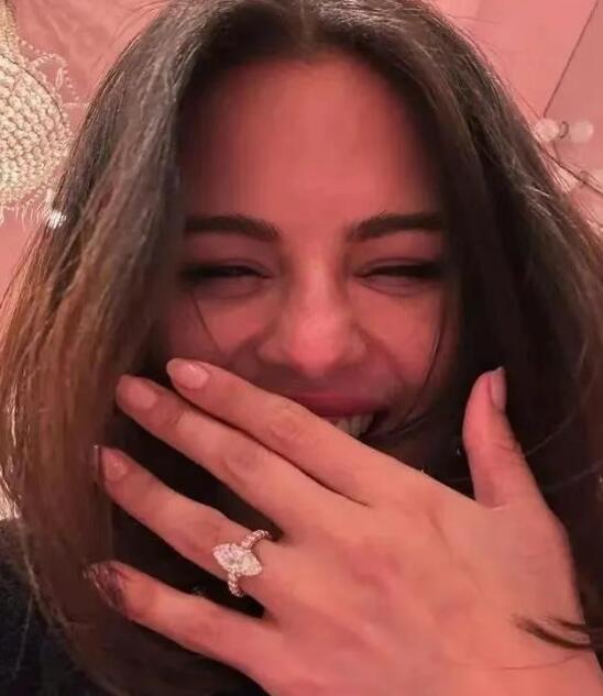 赛琳娜宣布9月结婚 曾自曝不能生孩子