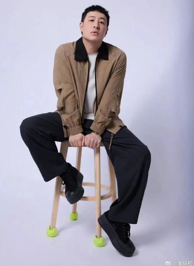 潘玮柏发文 求大家不要发他偷吃视频