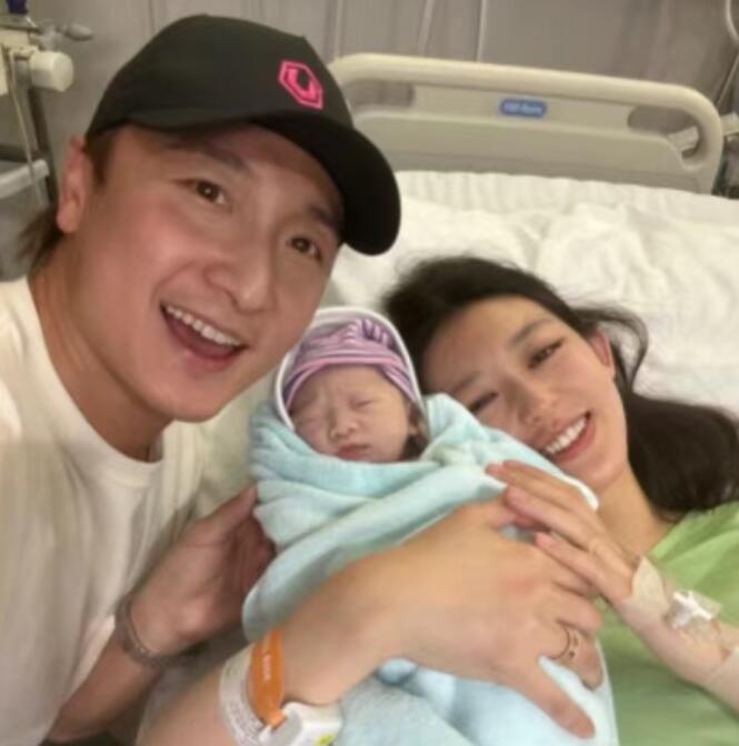 45岁方力申官宣生女 透露妻子曾想生4个孩子